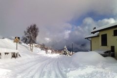 Strada innevata