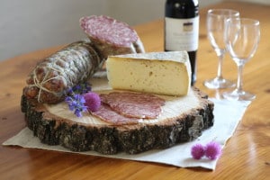 Salame nostrano-Toma di formaggio-Vino Chianti 3